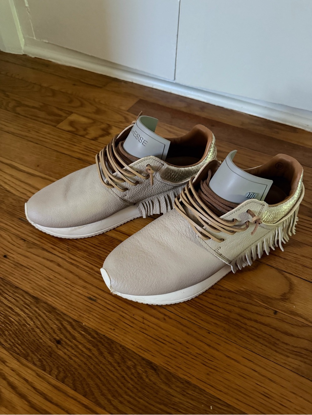 Women’s Beige Fringe Esseutesse Sneakers
